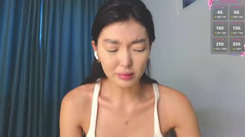 Snapshot of hey_herbal chatting on May 8, 1:49 pm Audrey online show from May 8, 1:49 pm