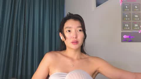 Snapshot of hey_herbal chatting on May 9, 2:11 pm Audrey online show from May 9, 2:11 pm