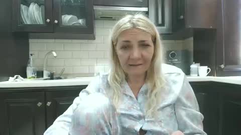 Snapshot of heyheygrey chatting on May 27, 2:25 pm Heyheygrey online show from May 27, 2:25 pm