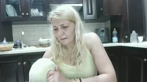 Snapshot of heyheygrey chatting on June 5, 11:54 pm Heyheygrey online show from June 5, 11:54 pm