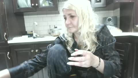 Snapshot of heyheygrey chatting on June 15, 2:52 pm Heyheygrey online show from June 15, 2:52 pm