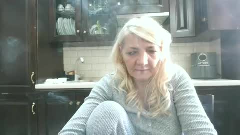 Snapshot of heyheygrey chatting on June 16, 3:25 pm Heyheygrey online show from June 16, 3:25 pm