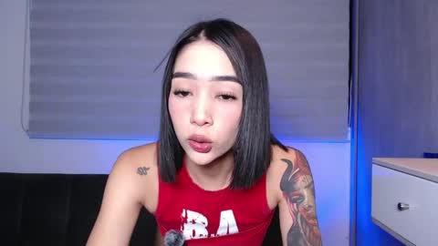 Snapshot of heylaura11 chatting on May 26, 1:23 am Laura online show from May 26, 1:23 am