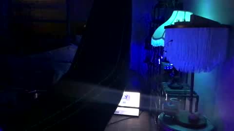 FlexieFae online show from December 4, 12:03 pm