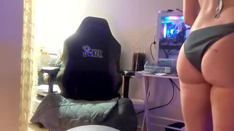 FlexieFae online show from February 27, 6:50 am