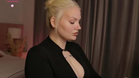 heynoirsam online show from May 23, 7:35 am
