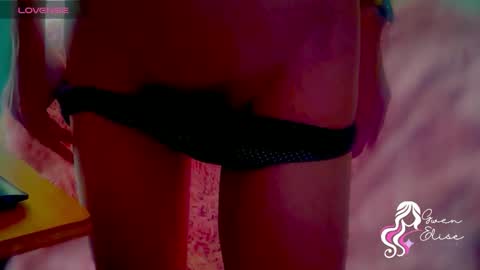 Snapshot of heyyythanks chatting on November 18, 6:01 pm Gwen Elise online show from November 18, 6:01 pm