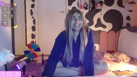 Snapshot of hi_elora chatting on July 3, 7:53 pm Elora online show from July 3, 7:53 pm