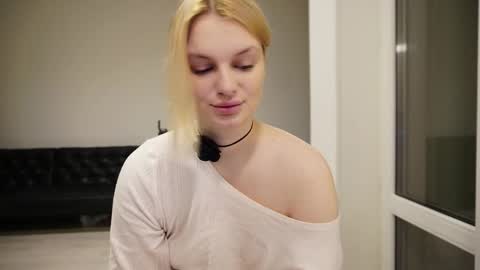 Ana online show from December 3, 6:39 pm