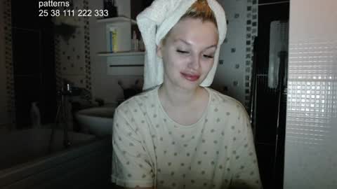 Snapshot of hi_i_am_ana chatting on July 6, 6:32 am Ana online show from July 6, 6:32 am