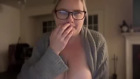 Hi Im Olivia online show from December 2, 7:03 am