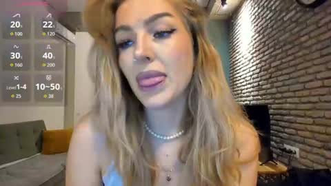 Snapshot of hi_lina chatting on July 6, 2:41 am Hi lina online show from July 6, 2:41 am