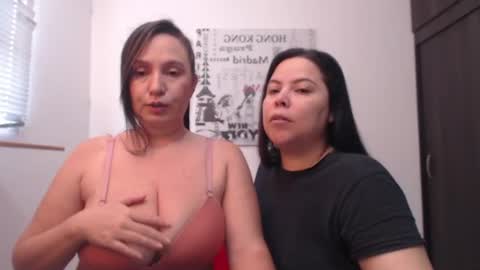 Snapshot of hidden_tinna chatting on July 30, 3:22 pm Tinna online show from July 30, 3:22 pm