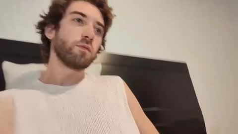 Snapshot of hiddengaze chatting on February 15, 3:03 am HiddenGaze online show from February 15, 3:03 am