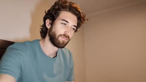 Snapshot of hiddengaze chatting on February 28, 11:55 am HiddenGaze online show from February 28, 11:55 am