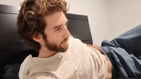 Snapshot of hiddengaze chatting on March 11, 5:19 pm HiddenGaze online show from March 11, 5:19 pm