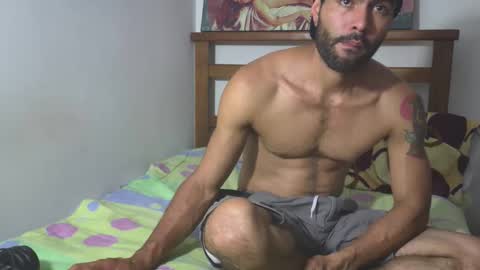 hideonbush online show from December 18, 3:45 am