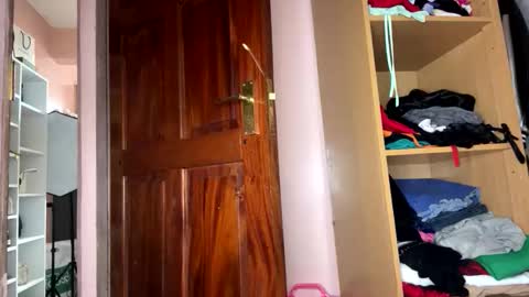 Snapshot of highness107621 chatting on November 17, 5:35 am highness107621 online show from November 17, 5:35 am