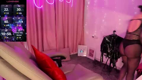 Snapshot of hikariween chatting on December 18, 5:52 pm Hikariween online show from December 18, 5:52 pm