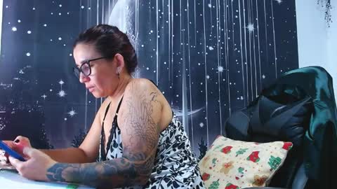 Snapshot of hikaryfire chatting on May 27, 1:57 am hikaryfire online show from May 27, 1:57 am