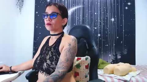 Snapshot of hikaryfire chatting on July 20, 1:35 pm hikaryfire online show from July 20, 1:35 pm