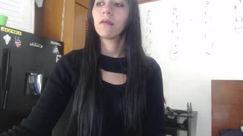 Snapshot of hilari18 chatting on December 5, 1:14 am hilaril18 online show from December 5, 1:14 am