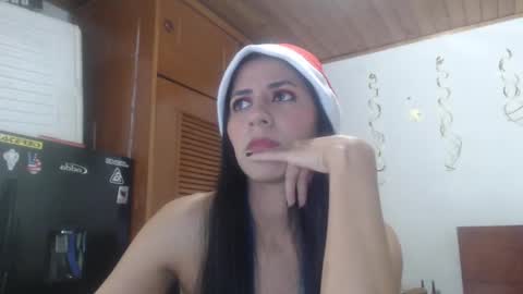 Snapshot of hilari18 chatting on December 22, 1:12 am hilaril18 online show from December 22, 1:12 am