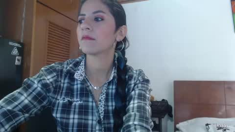 Snapshot of hilari18 chatting on January 19, 4:04 pm hilaril18 online show from January 19, 4:04 pm