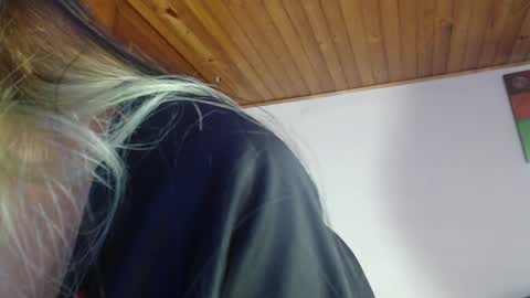 Snapshot of hilari18 chatting on September 27, 5:29 pm hilaril18 online show from September 27, 5:29 pm