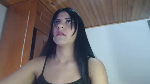 Snapshot of hilari18 chatting on October 6, 8:39 pm hilaril18 online show from October 6, 8:39 pm