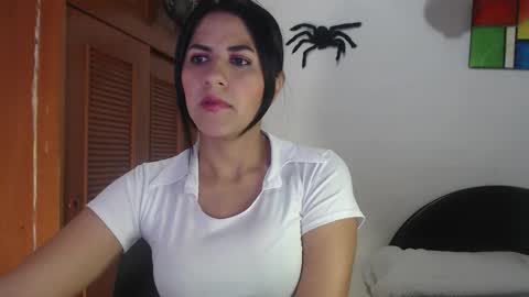 Snapshot of hilari18 chatting on October 21, 12:00 am hilaril18 online show from October 21, 12:00 am