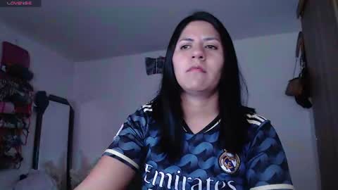 hilaril18 online show from June 10, 11:24 pm