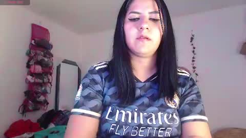 Snapshot of hilari18 chatting on June 11, 2:53 am hilaril18 online show from June 11, 2:53 am
