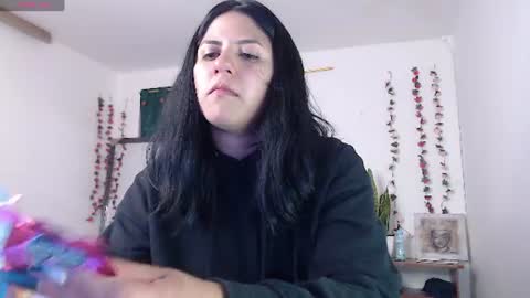 hilaril18 online show from July 7, 10:58 pm