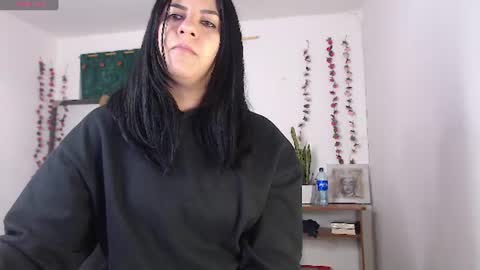 hilaril18 online show from July 9, 6:01 pm
