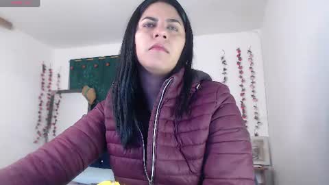hilaril18 online show from July 17, 10:58 pm