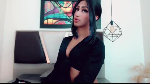 Hilary Avilan online show from January 16, 7:18 pm