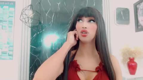 Hilary Avilan online show from July 11, 7:05 pm