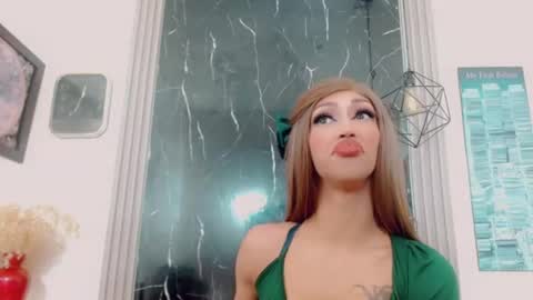 Hilary Avilan online show from July 31, 7:02 pm