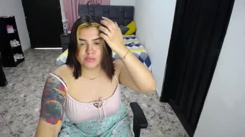 Snapshot of hilary_eva chatting on February 13, 8:55 pm lia online show from February 13, 8:55 pm