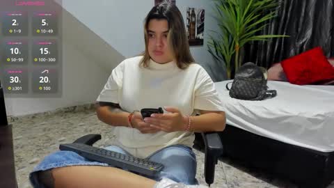 Snapshot of hilary_eva chatting on September 18, 8:00 pm lia online show from September 18, 8:00 pm