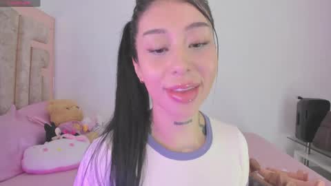 Snapshot of hilary_jones_22 chatting on May 25, 12:16 am LUNA new account FOLLOW ME online show from May 25, 12:16 am