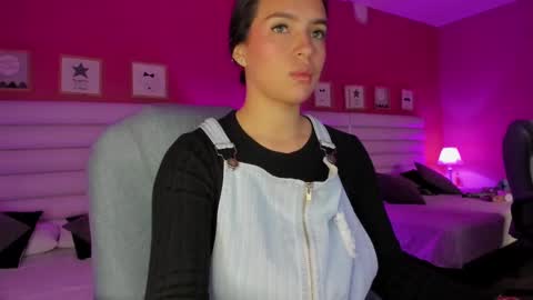 hilary_tailor online show from September 12, 10:59 am