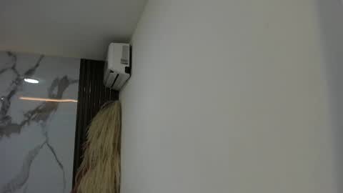 Hilary Thomsom online show from March 15, 12:22 pm