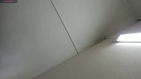 Hilary Thomsom online show from March 17, 11:57 am