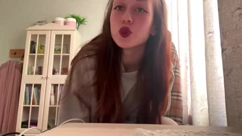 Snapshot of hildredmabray chatting on November 6, 12:06 pm Hi Im Elizabeth online show from November 6, 12:06 pm