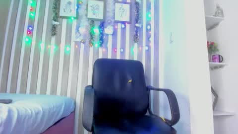  Hillary  online show from December 13, 10:26 pm