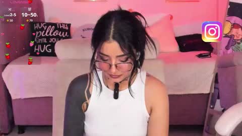 Snapshot of hinataweed01 chatting on November 26, 1:39 am Karol Independent Model online show from November 26, 1:39 am