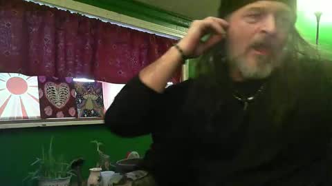 hippiedad333 online show from March 28, 11:15 pm