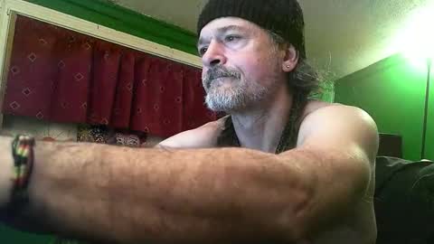 hippiedad333 online show from April 9, 2:22 am